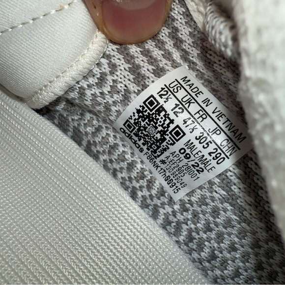 Yeezy Boost 350 V2 'Static Non-Reflective' 2023 - Picture 6 of 7